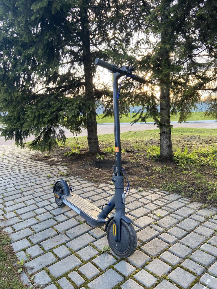 Продам Електросамокат Xiaomi Electric Scooter 3