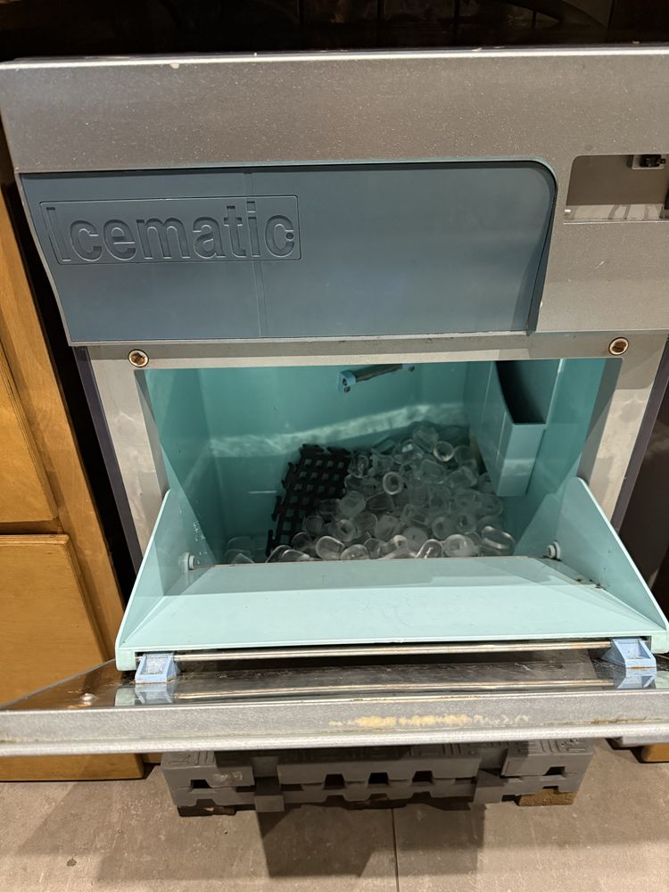 Vendo Maquina de Fazer Gelo profissional