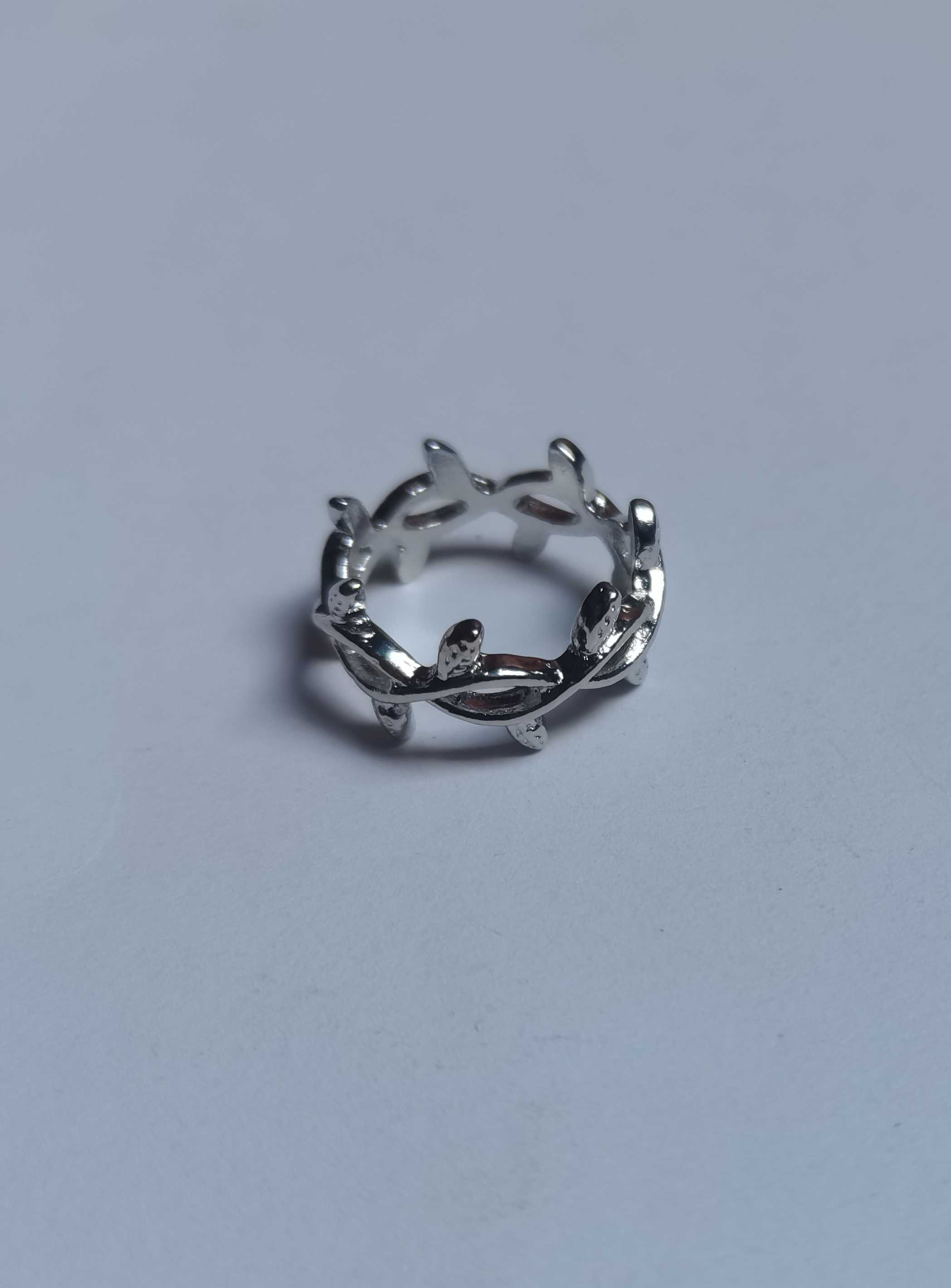 Pierścionek, pierścień - splecione gałązki z listkami (rozmiar 6)