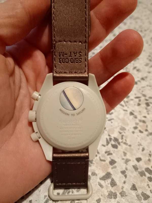 MoonSwatch SO33T100 – Omega x Swatch Pierścienie Saturna