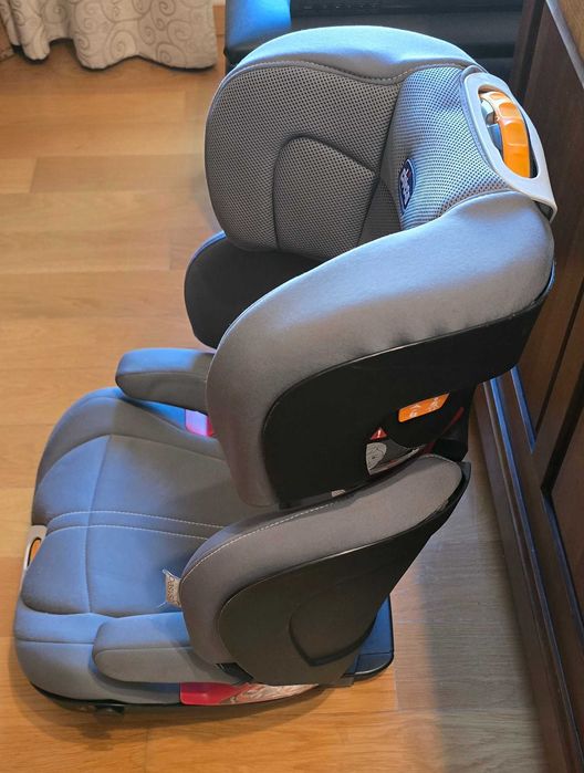 Cadeiras de criança IsoFix Cybex Q3 e Chico Grupo 2/3 (15 a 36 kg)