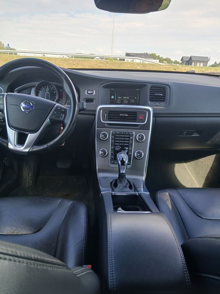 VOLVO V60 T5 AWD 2.5
