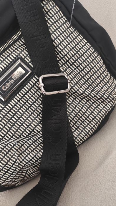 Calvin Klein torebka listonoszka czarna pojemna