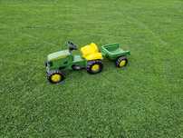 Traktorek dla dzieci na pedały john deere