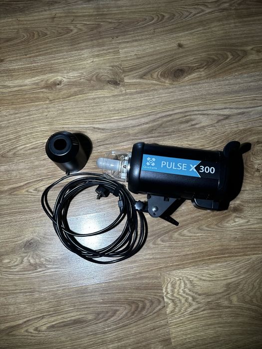 Quadralite Pulse X 300 – lampa studyjna