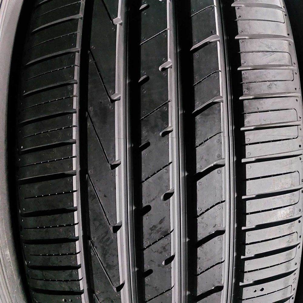 285/35/22+265/35/22 R22 Hankook Ventus Evo2 SUV 4шт нові