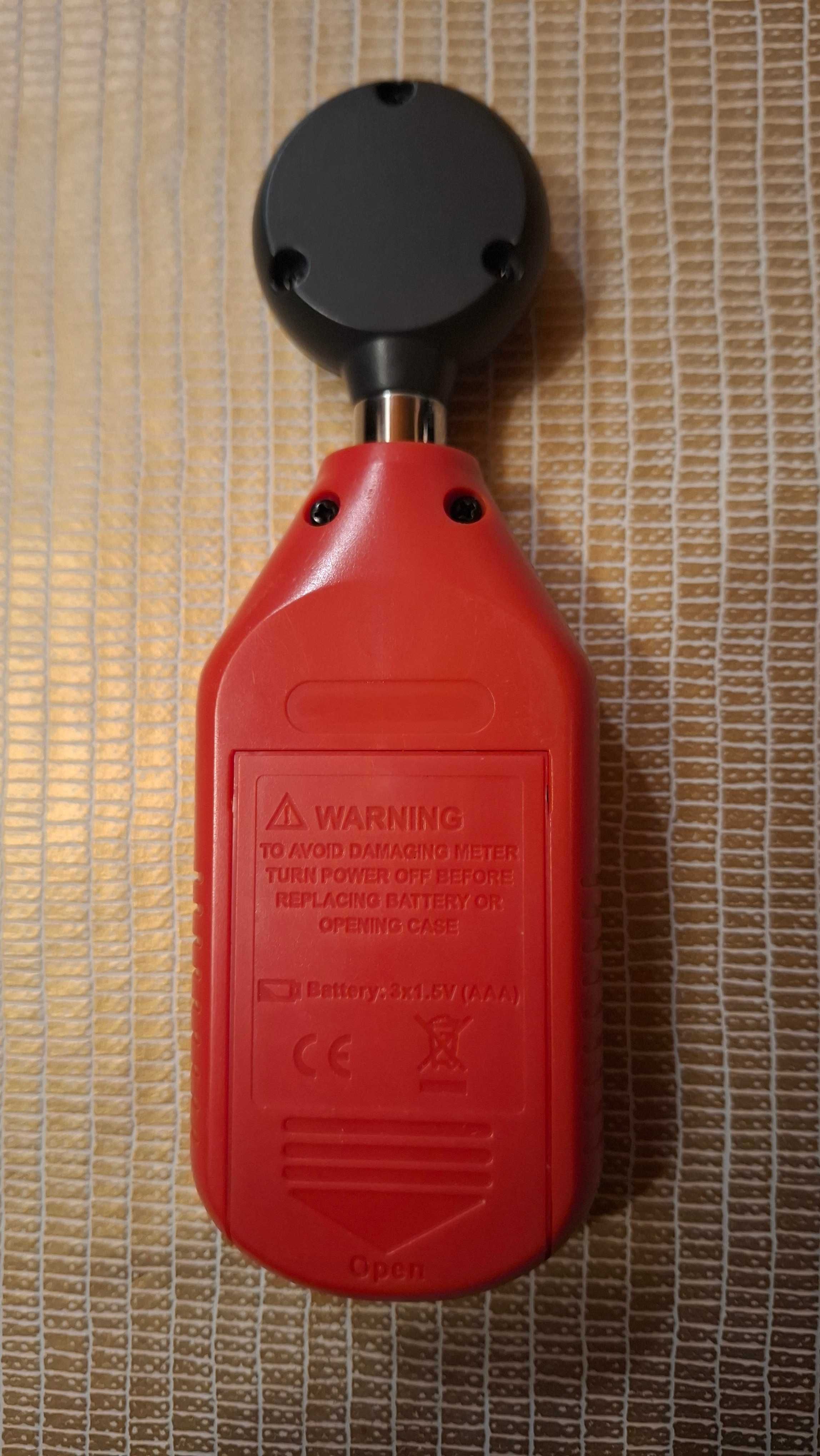 Medidor de luz UNI-T UT383