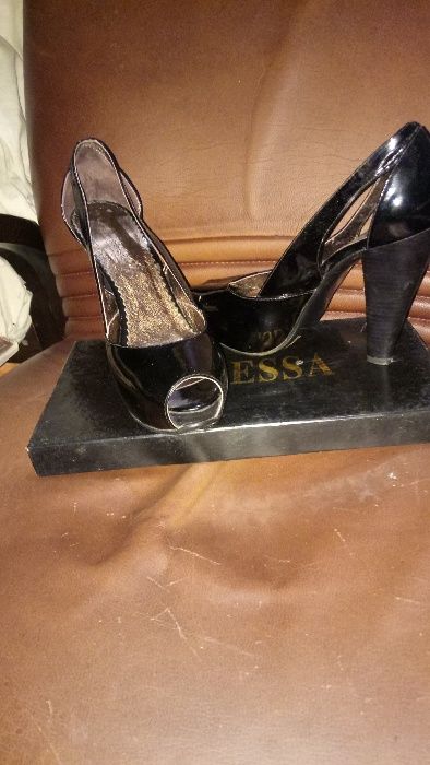 Женские туфли кожанные лаковые