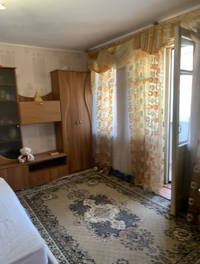 Продам двоповерхову квартиру з власним двориком і альтанкою!!