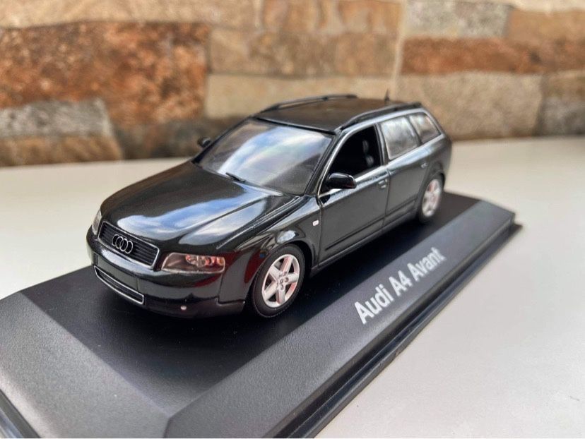 Miniatura 1:43 Audi A4 b6 preta