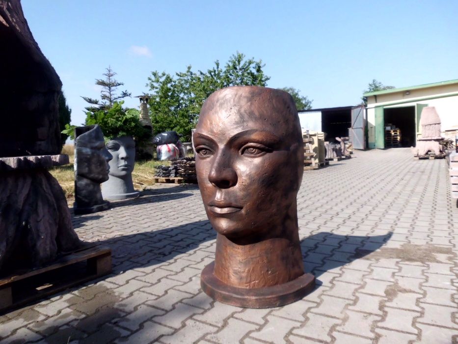 Rzeźba maska twarz kobiety posąg pomnik donica