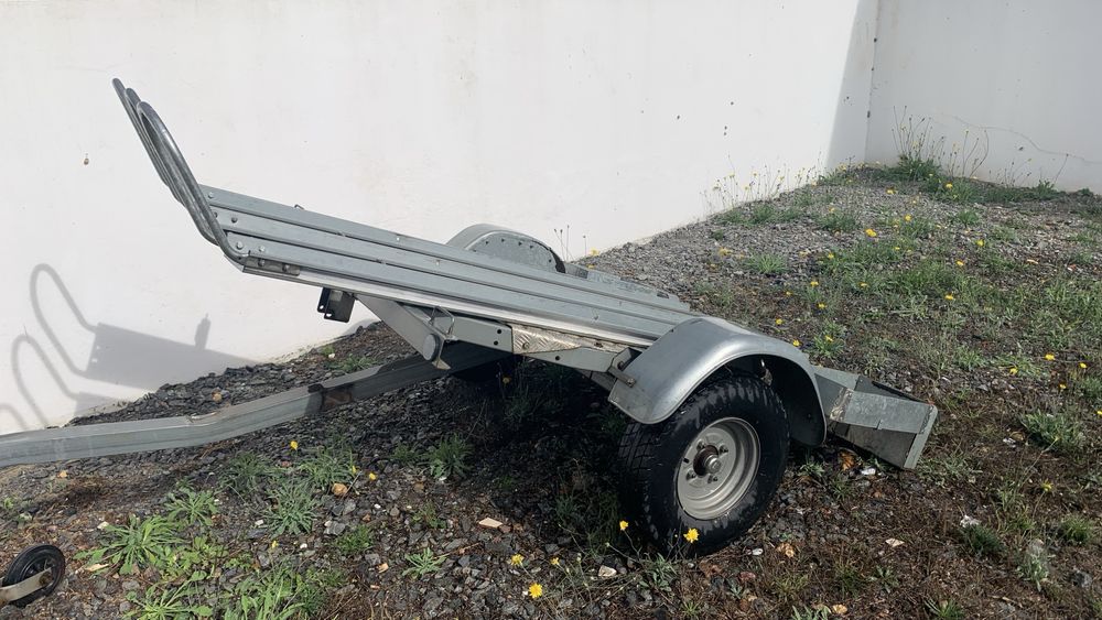 Reboque articulafo para 3 motas