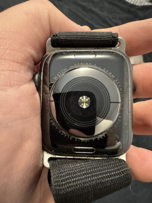 Продам Apple Watch 4 , 44 мм