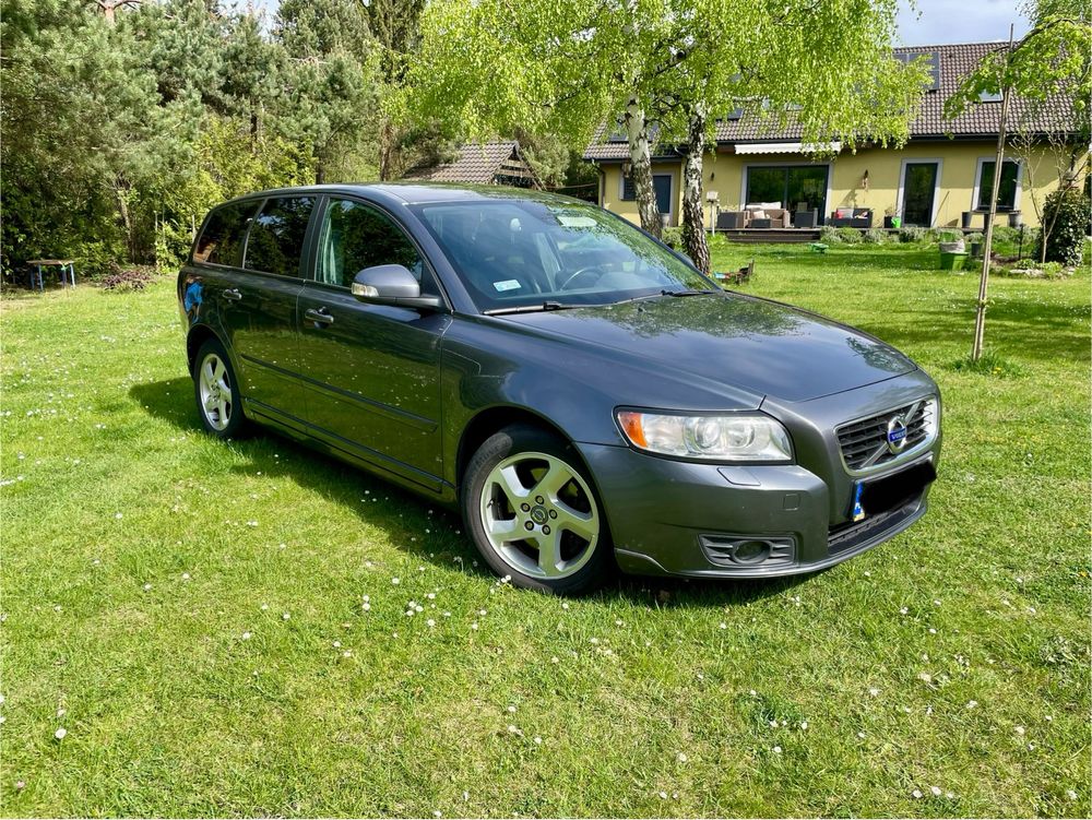 Volvo v50 polski salon