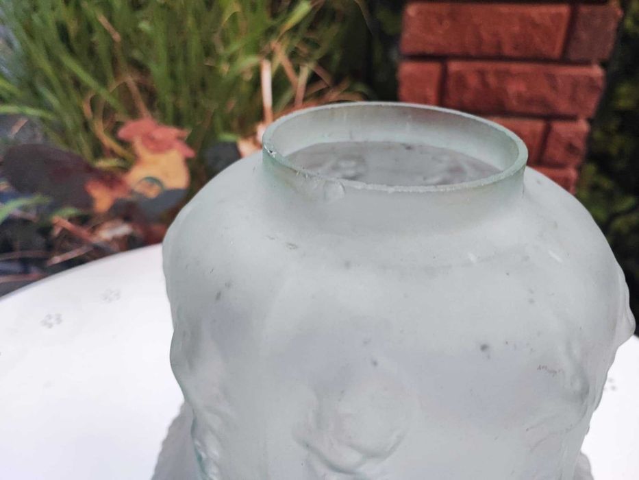 Klosz szklany,obręcz mosiężna,na naftowa,lata 70,śr.montażowa 8,8 cm.