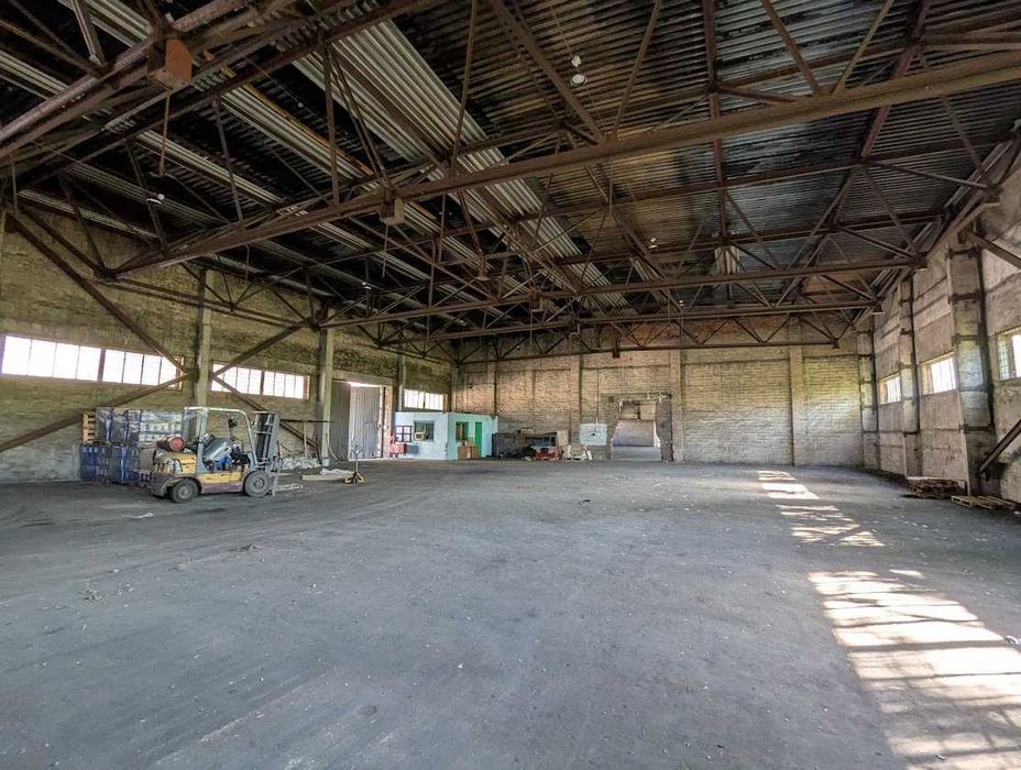 Здамо в оренду майданчик та склади зрампою та напольні  на Обухова 66А