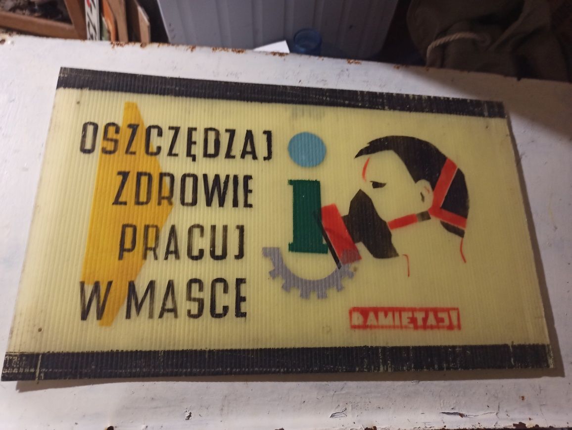 Stara tablica na tworzywie PRL
