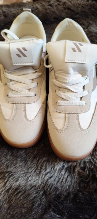 Кросівки жіночі 40-41