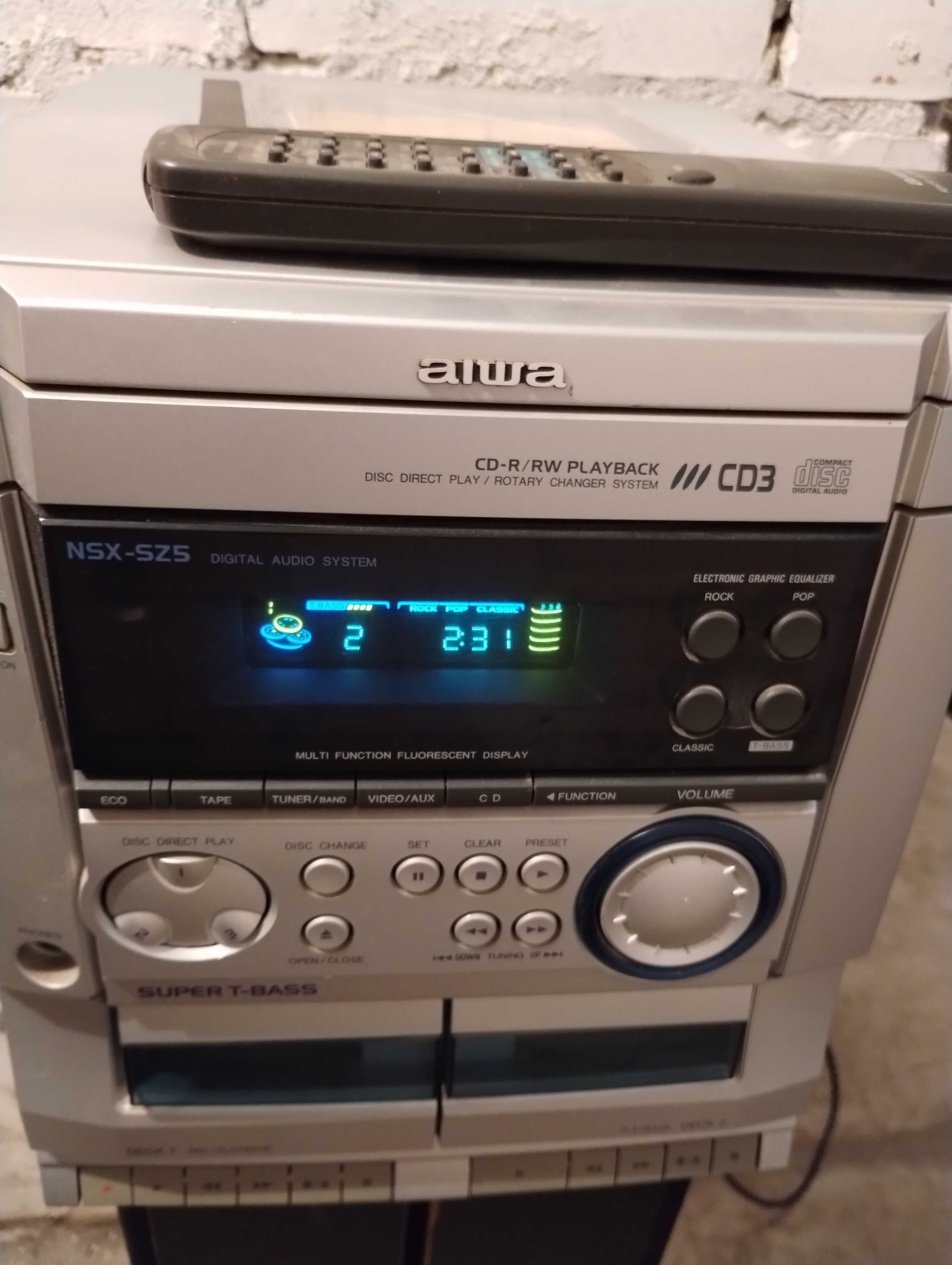 Wieża "aiwa" z pilotem i kolumnami