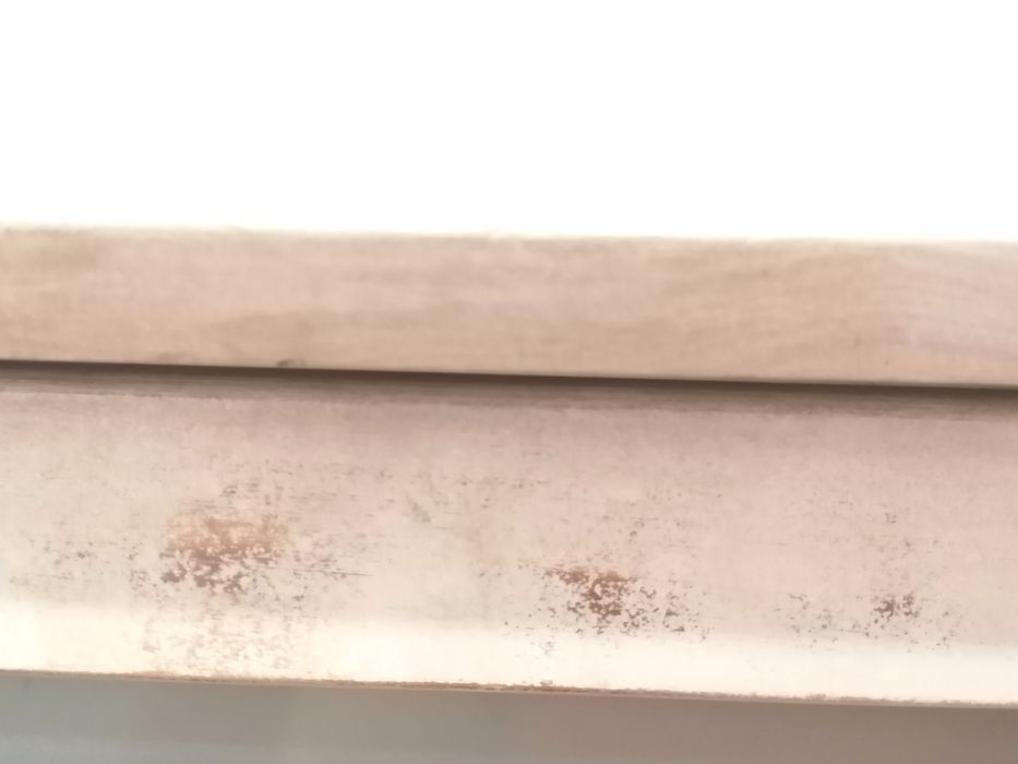 Komoda biała drewniana rustykalna pionowa bieliźniarka