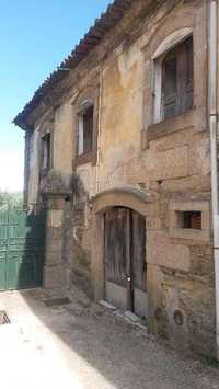 Moradia Germinada de uma Casa do século XIX em pedra - Vila Flor