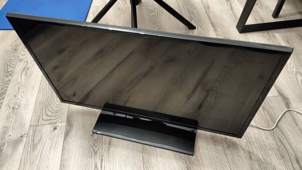 Telewizor 32" Samsung UE32F5300AW uszkodzony na części