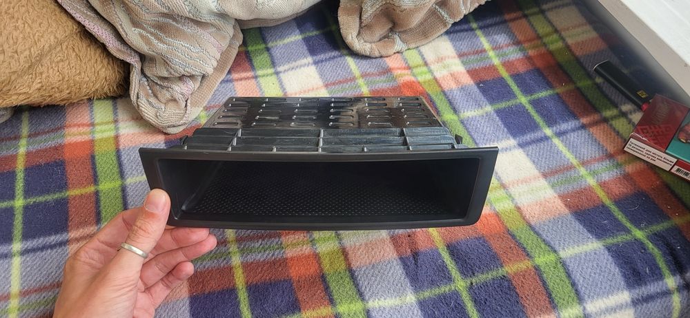 Бардачок/полка под г/у Skoda Octavia A5