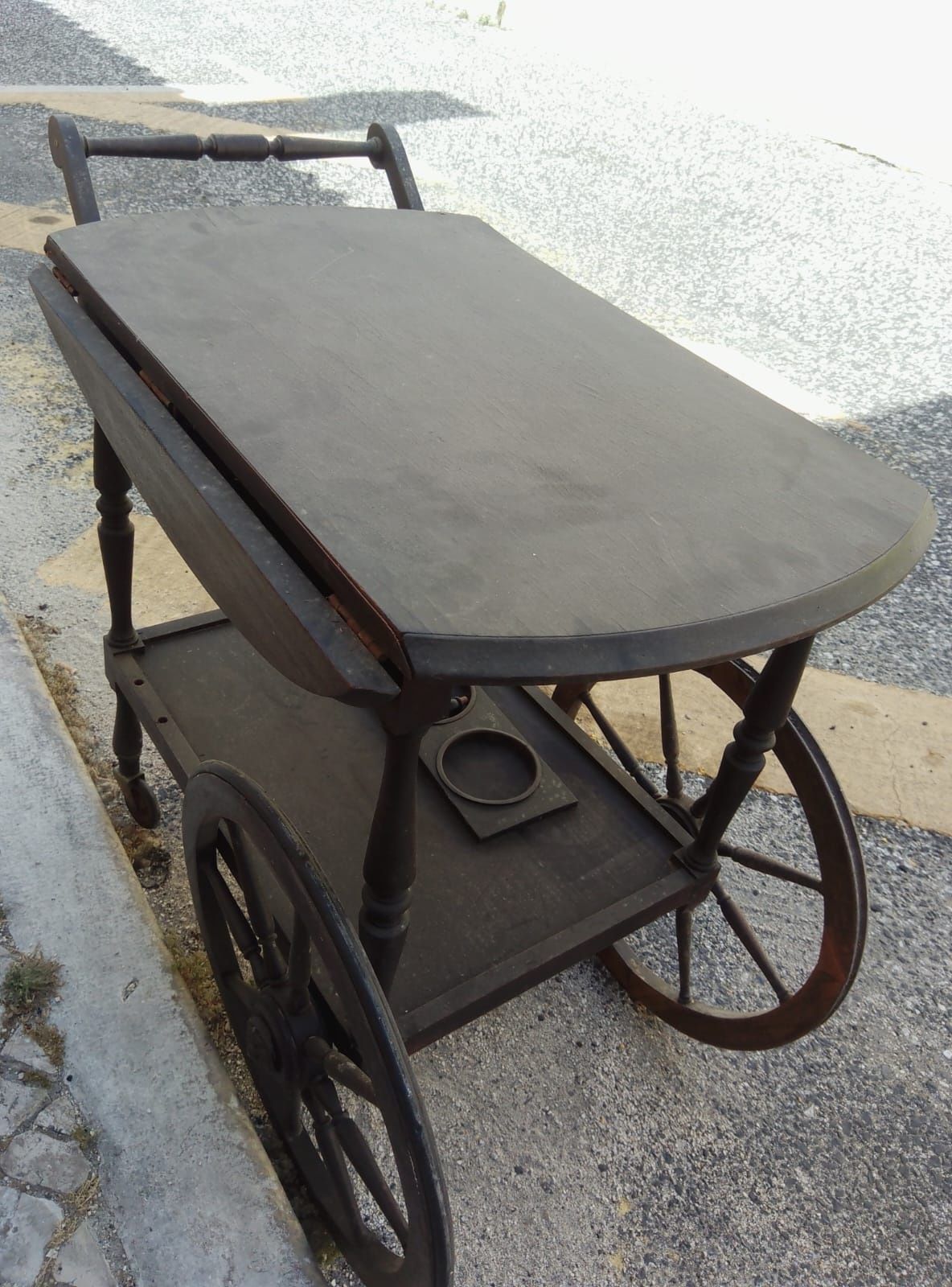 Carrinho de chá vintage muito antigo