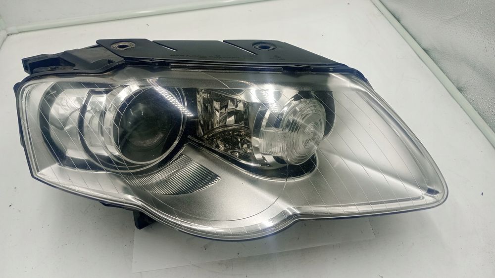 Lampa Prawa bi-xenon skrętny Passat B6 Europa