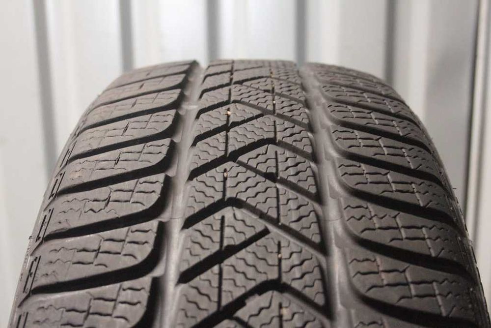 225/40/18 Pirelli Sottozero 3 225/40 R18 92V XL AO A0