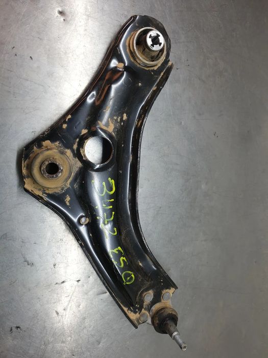Braço de suspensão frente esquerdo RENAULT Kangoo III