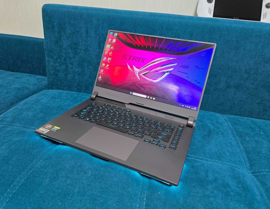 Asus ROG STRIX G513QR Ryzen 9/RTX 3070 8GB/32 OZU/ 2шт SSD/300 ГЦ IPS