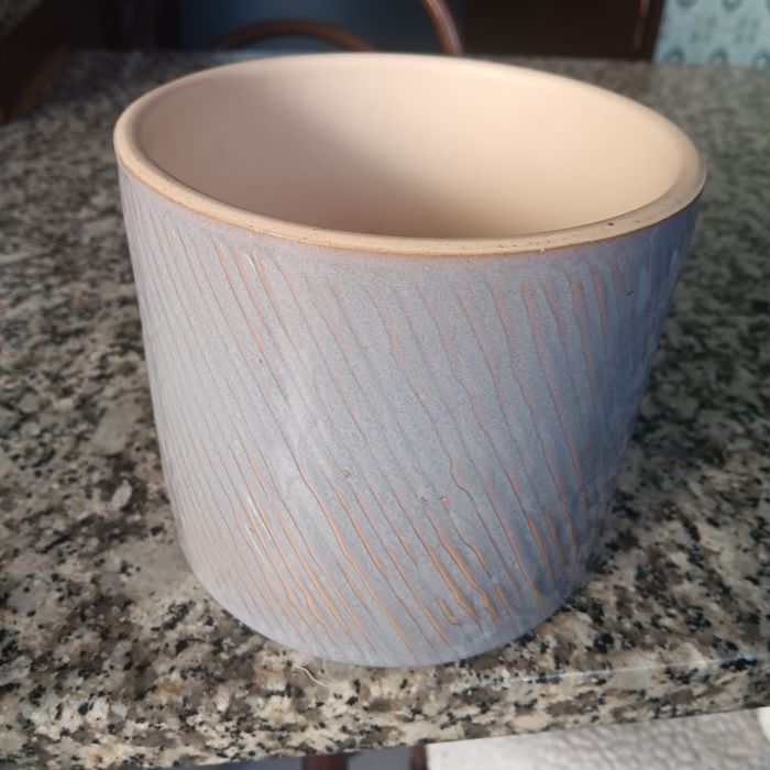 Vendo vasos em barro vidrado