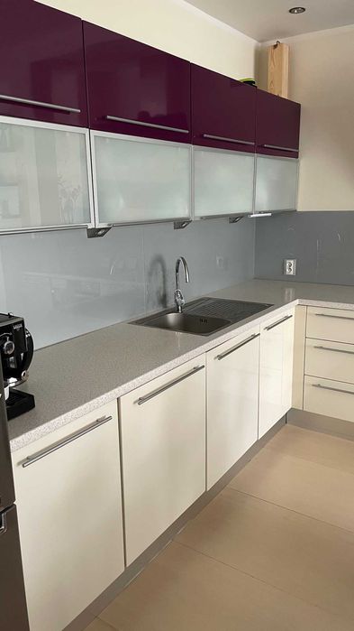 Kuchnia na wymiar L, krem/śliwka, BLUM, blat 38 mm –  rezerwacja