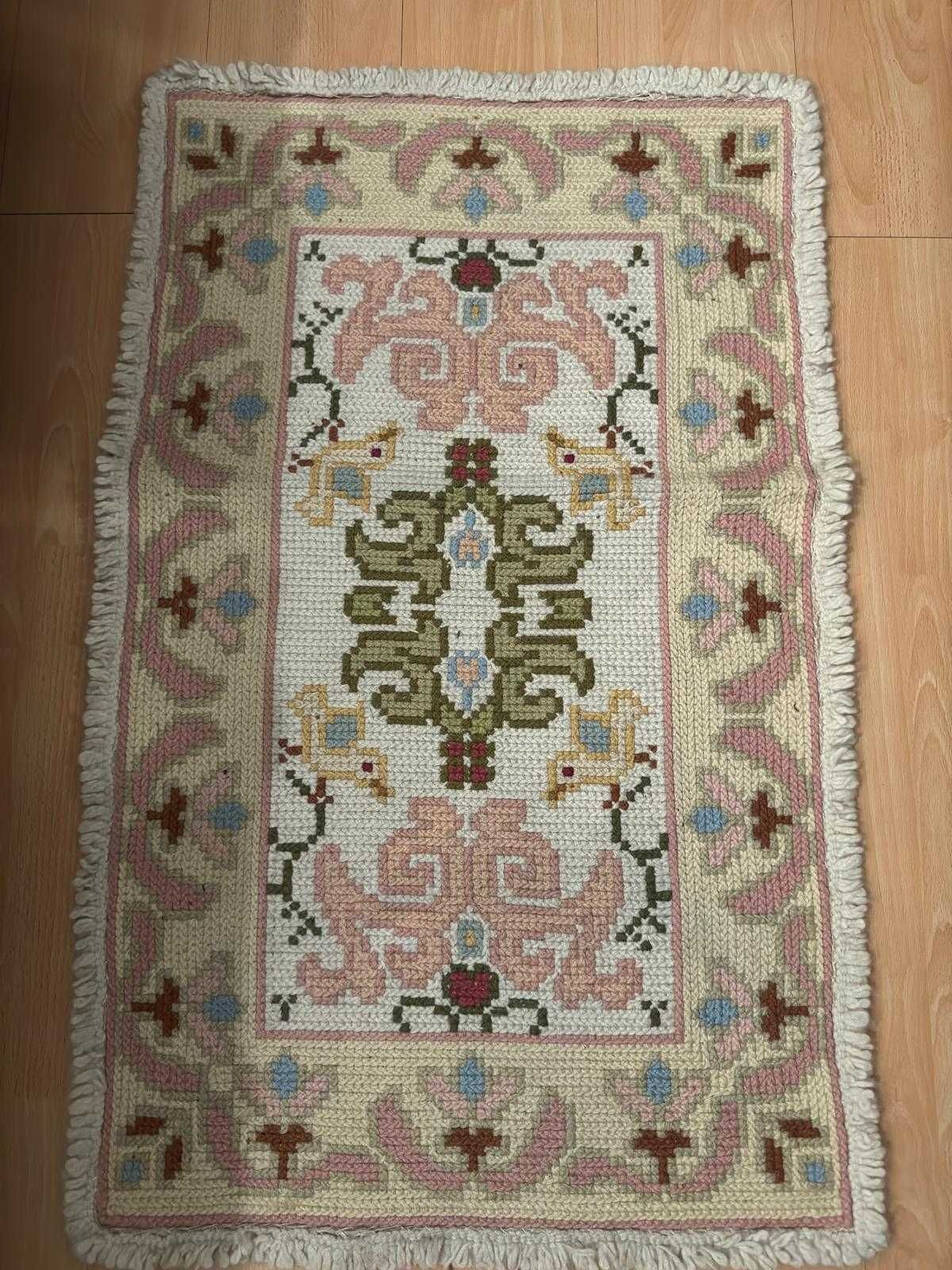 3 Tapetes de Arraiolos