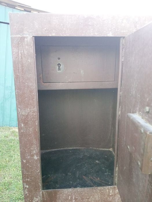 Сейф для дому або офісу