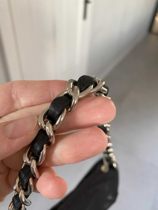 Czarna cekinowa mała torebka na łańcuszku cekiny impreza sylwester