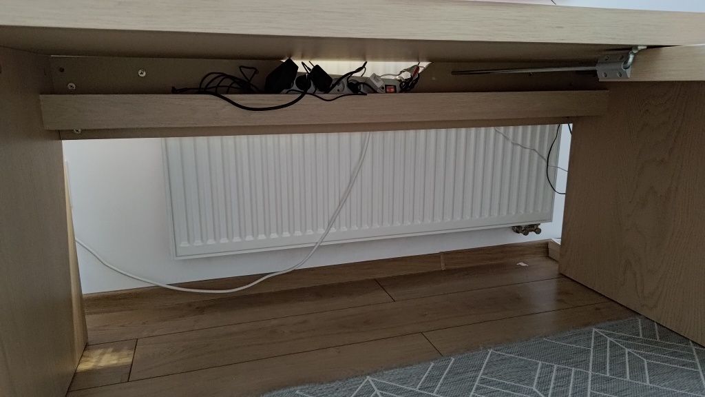 Biurko Malm IKEA z wysuwanym blatem, jasny dąb - stan idealny