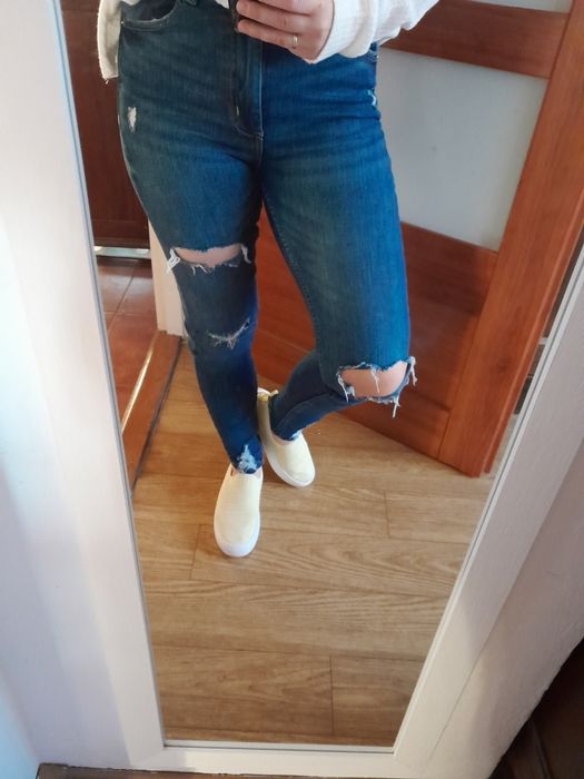 Dżinsy z dziurami XS/34