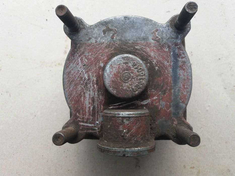 Клапан прицепа ускорительный.