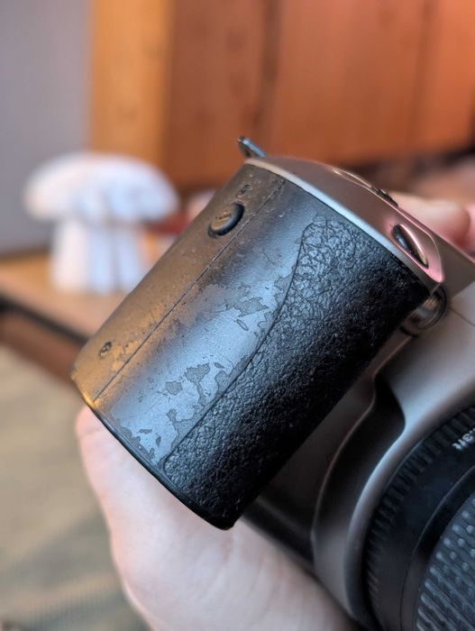 aparat analogowy Canon eos 3000n + obiektyw 28-80 mm + pasek