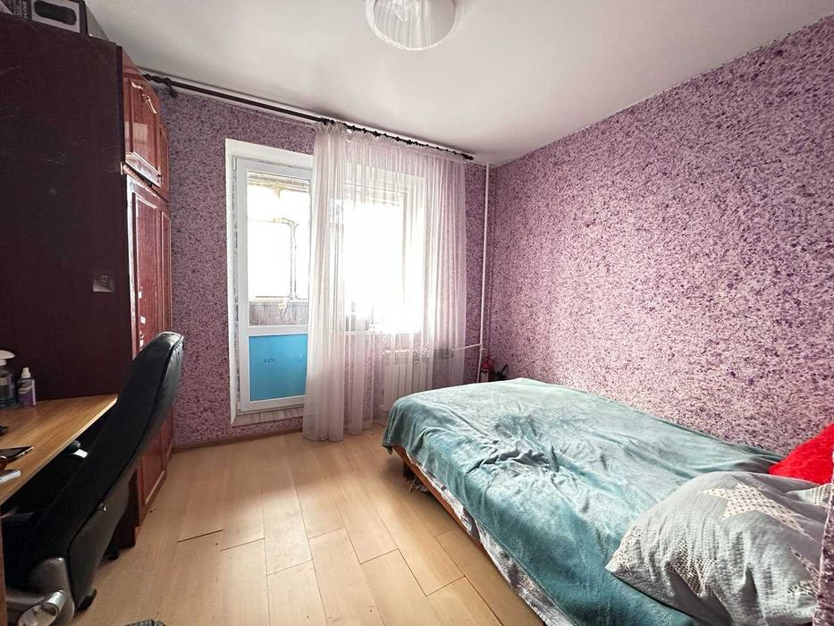 Продаж трикімнатної квартири в Києві, з ремонтом та меблями