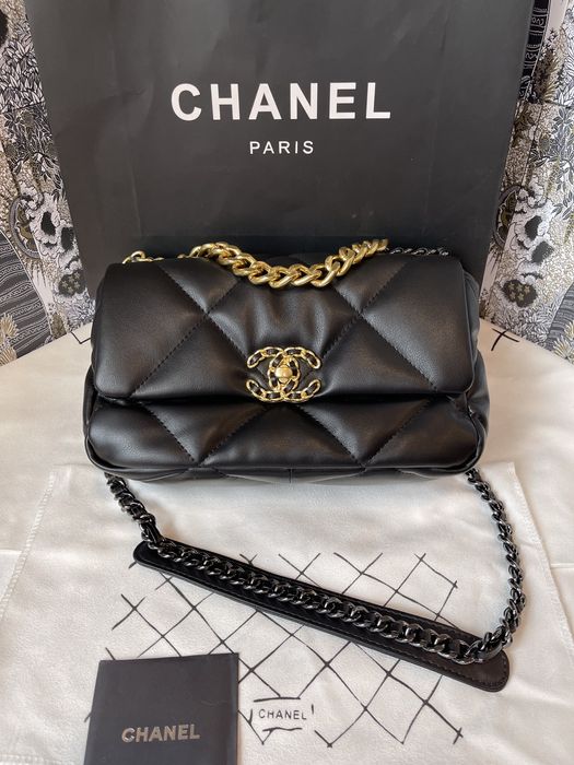 Chanel Flap Bag 19 Black Smooth Leather
