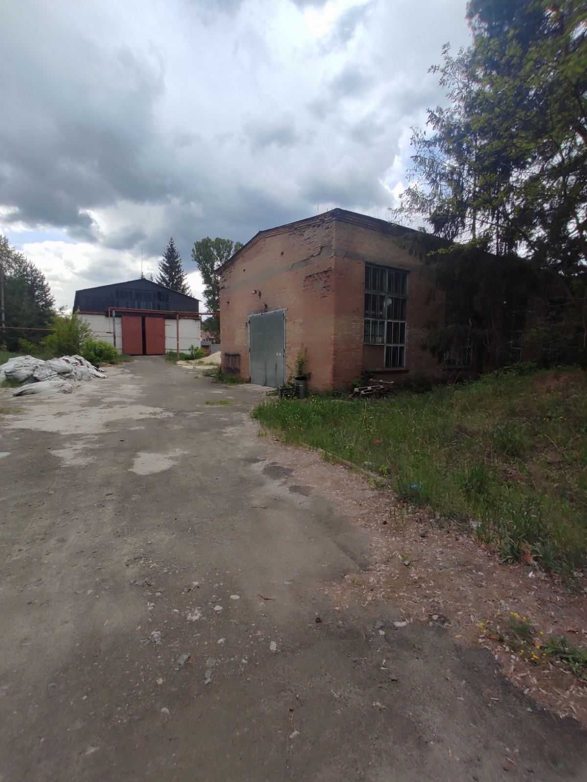 Продаж виробничо-складських приміщень с.Мліїв