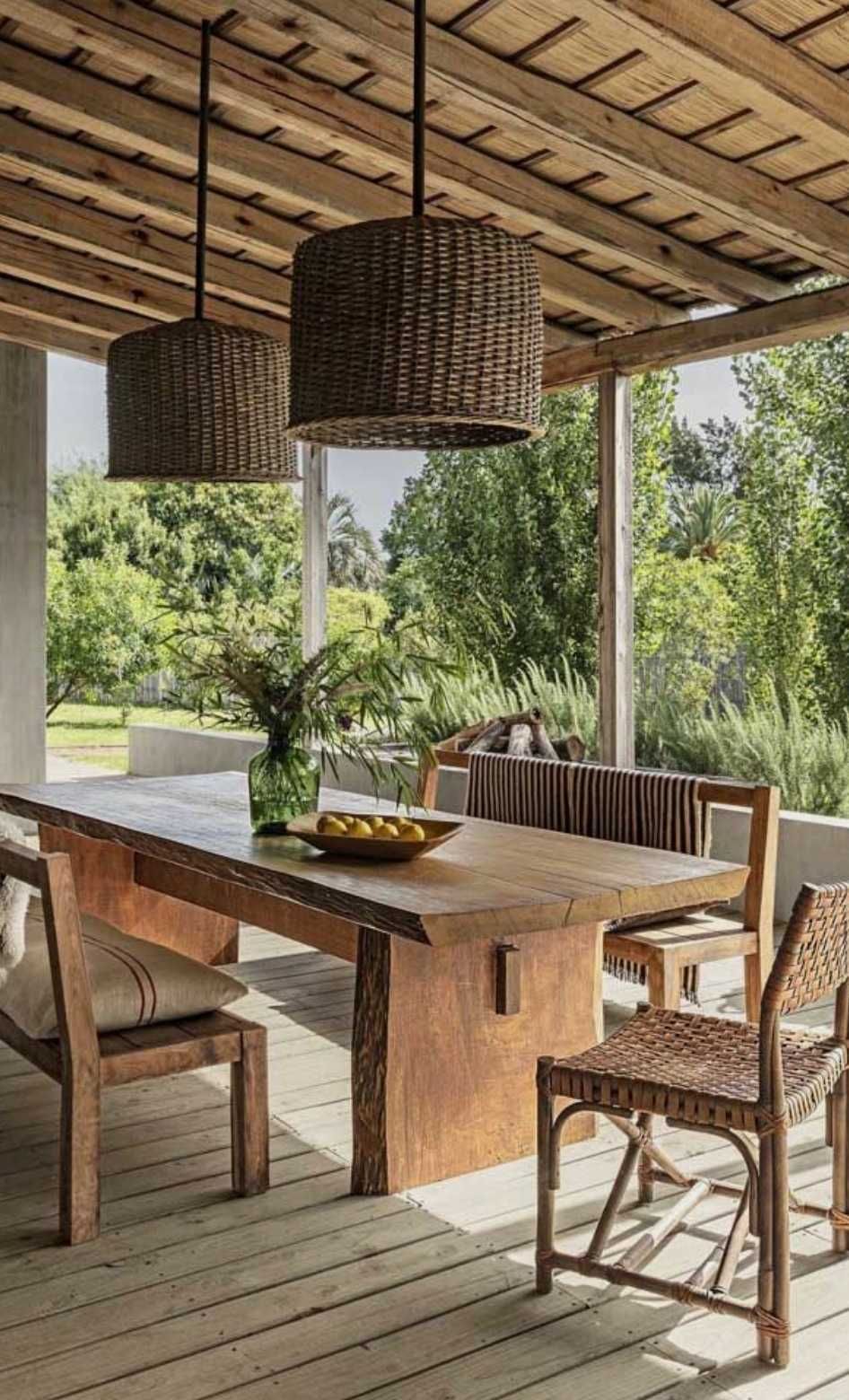 Mesa de jantar rustica com resina de epóxi.Rustic dining table.epoxy