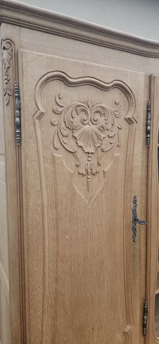 Witryna ludwikowska z kluczami