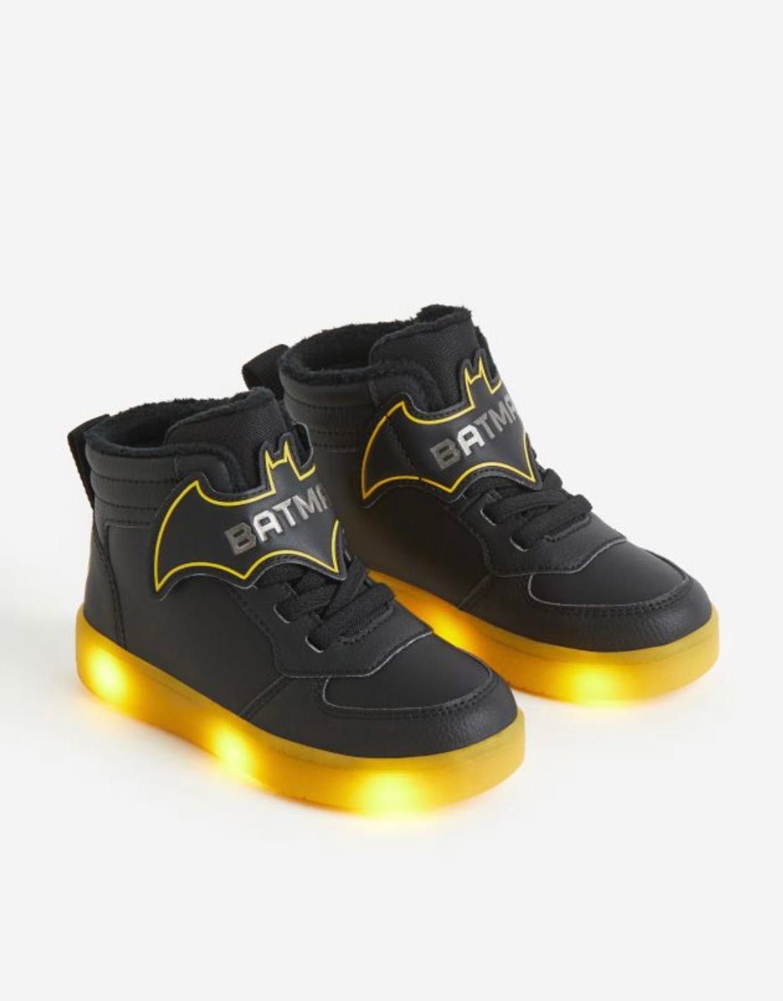 Buty sportowe Batman, diody H&M, 31