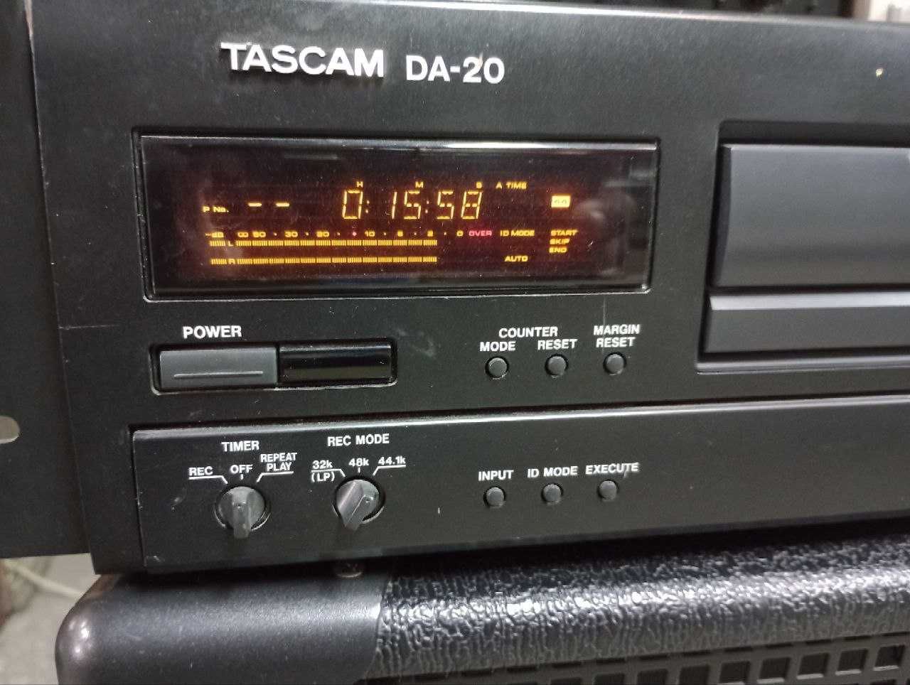 Tascam DA-20 DAT програвач