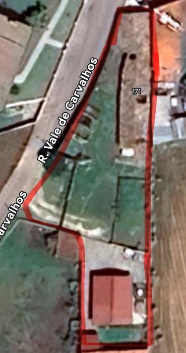 Casa madeira T2 + casa antiga (ruínas)