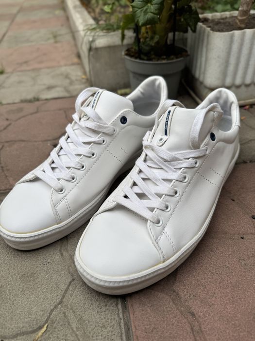 Продам кроссовки